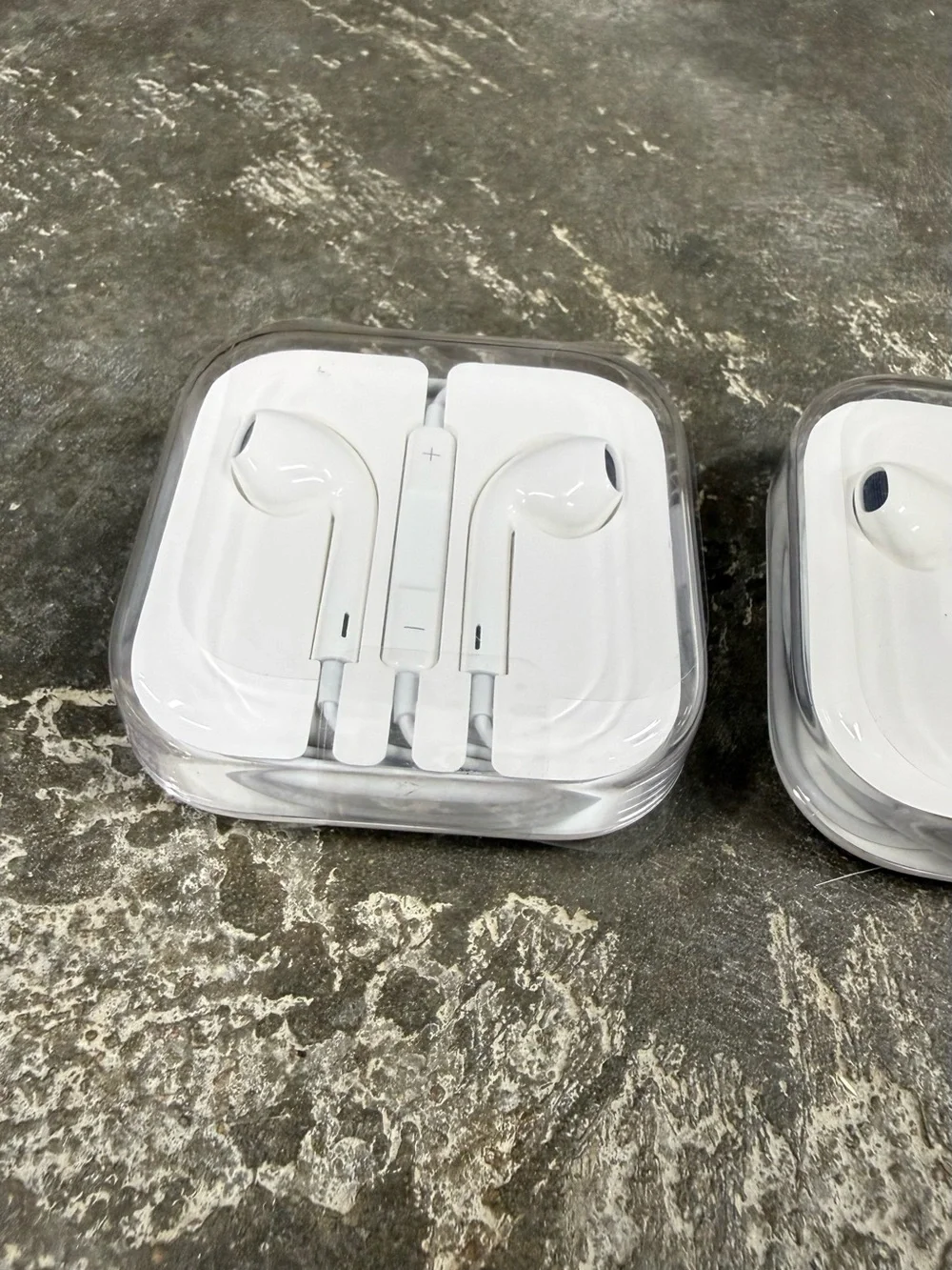 Genuine Apple EarPods 3.5mm Wired Earbuds Mic Remote 2-Pack New